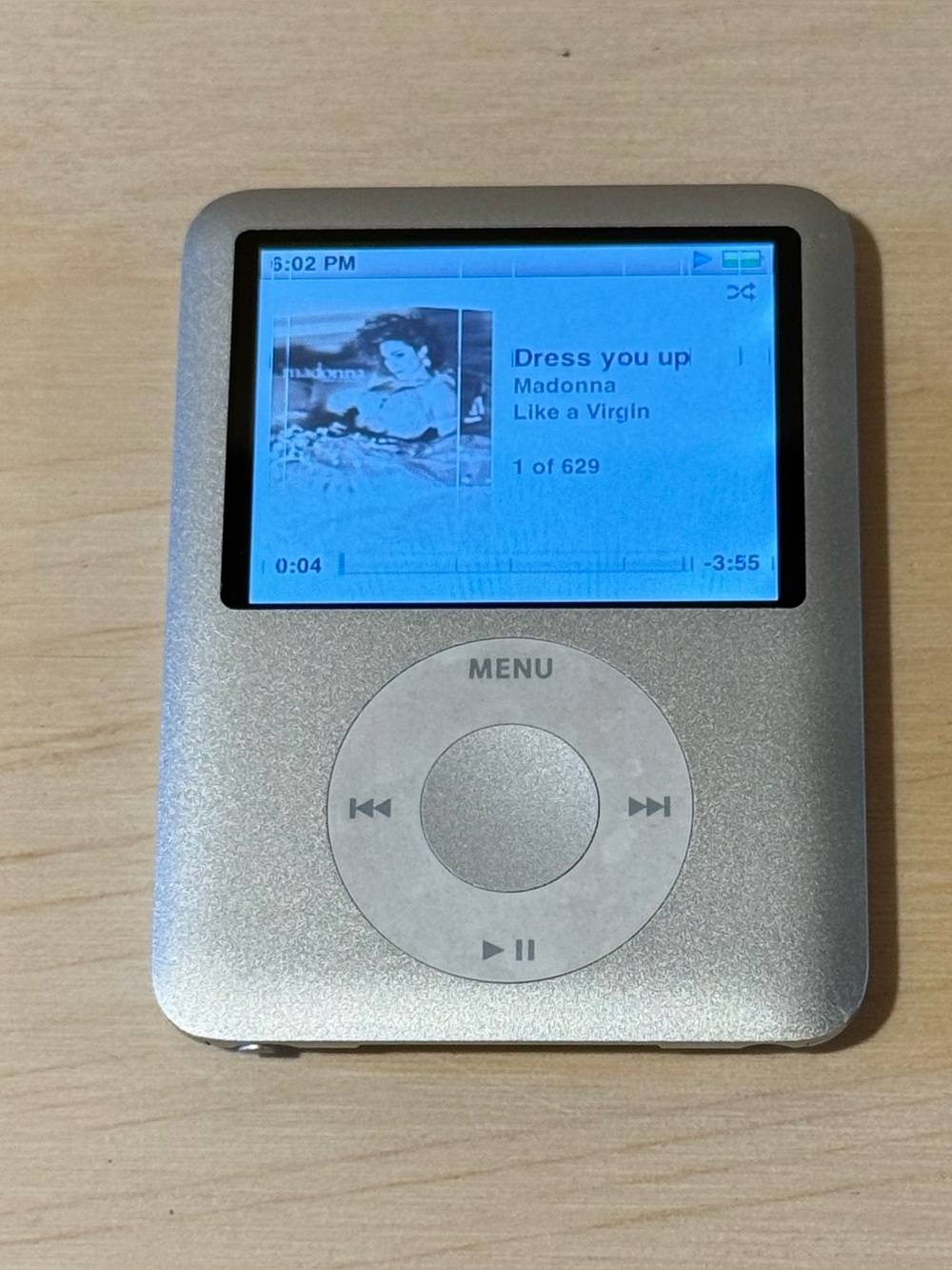 iPod Nano A1236 4GB Silver Tested Battery 8-10Hr w/Charg-629Songs Read Info Blw!